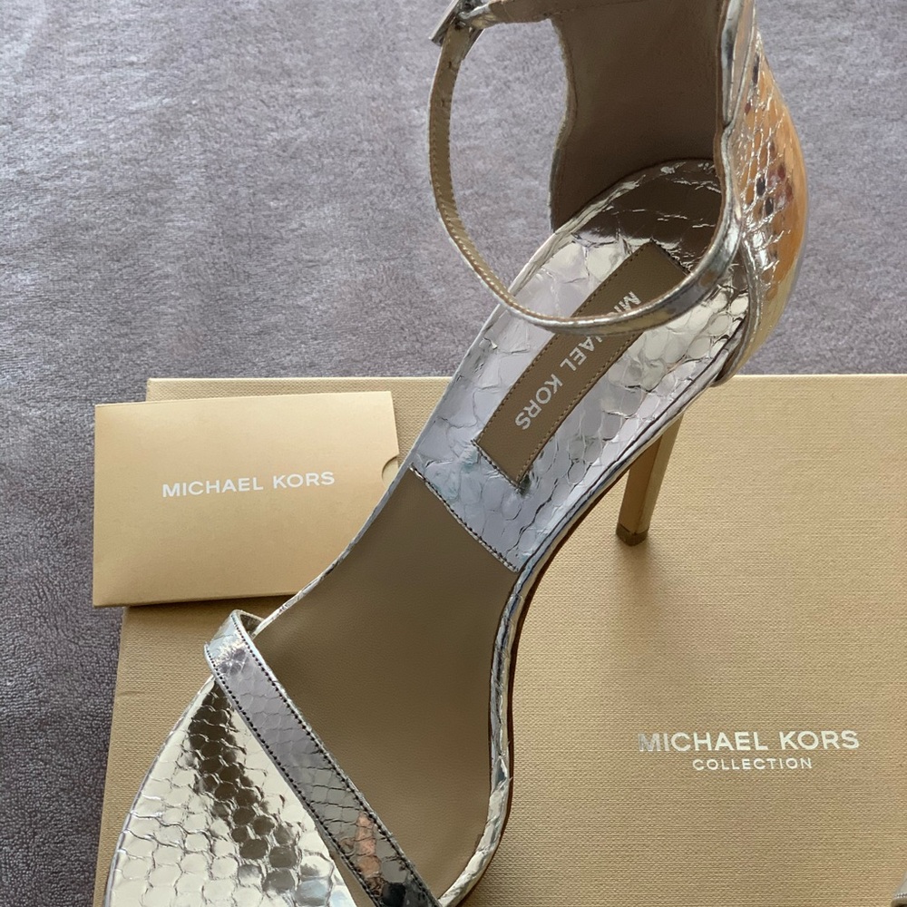 Michael Kors Collection, Delphia Runway Metallic